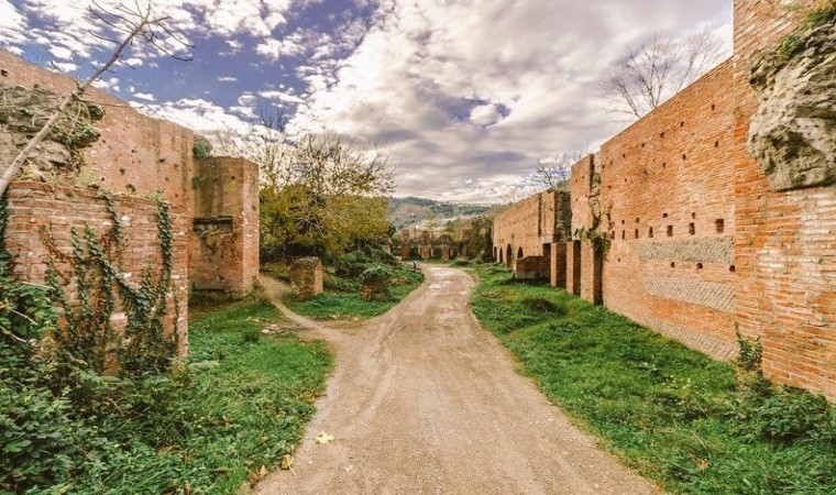 Antik kent kazılarında su perisi heykeli bulundu