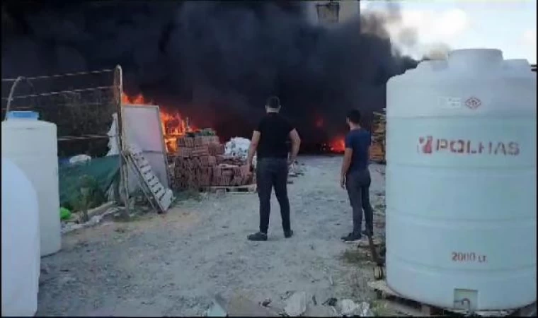 Arnavutköy’de depoda çıkan yangın söndürüldü