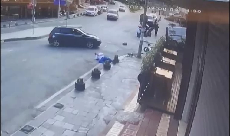 Arnavutköy’de motosiklet sürücüsünün otomobille çarpıştığı anlar kamerada