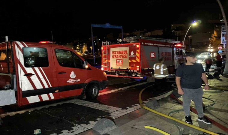 Arnavutköyde sağanak yağıştan ayakkabı imalathanesini su bastı