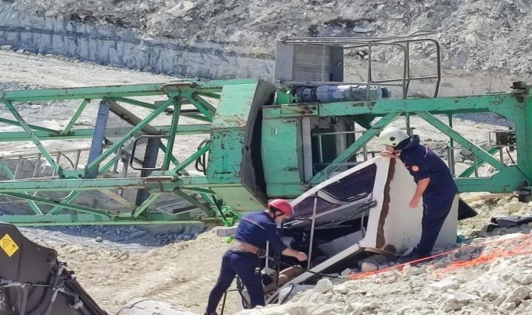 Arnavutköyde sanayi sitesi inşaatında vinç devrildi: 1 işçi hayatını kaybetti