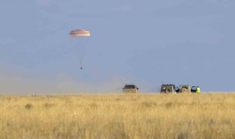 Astronot ve kozmonotlar 1 yıl sonra Dünyaya döndü