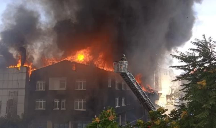 Ataşehir’de iş yeri yanıyor - 1