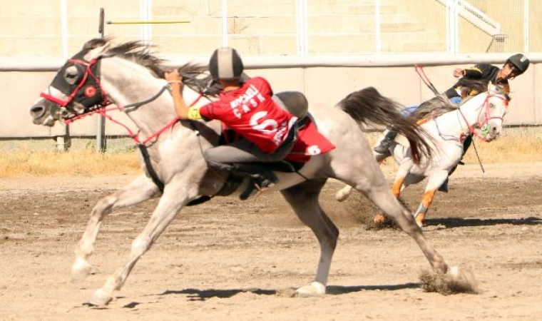 Atlı ciritçiler, birinci lige çıkmak için tozu dumana kattı