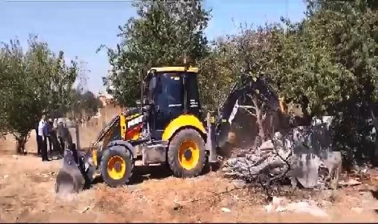 Avcılar’da uyuşturucu satıldığı belirlenen baraka yıkıldı