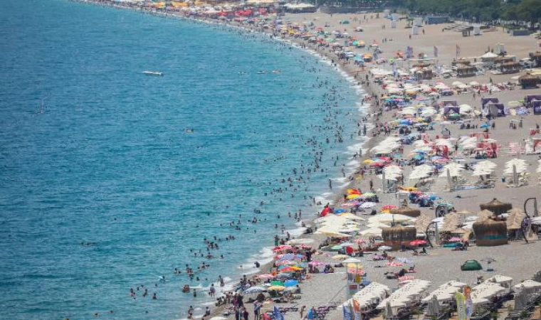 Avrupalı turist Antalya’da sezonu uzattı