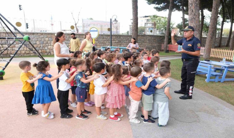 Aydın Büyükşehir Belediyesi, İtfaiyecilik Haftasında miniklere eğitim verdi