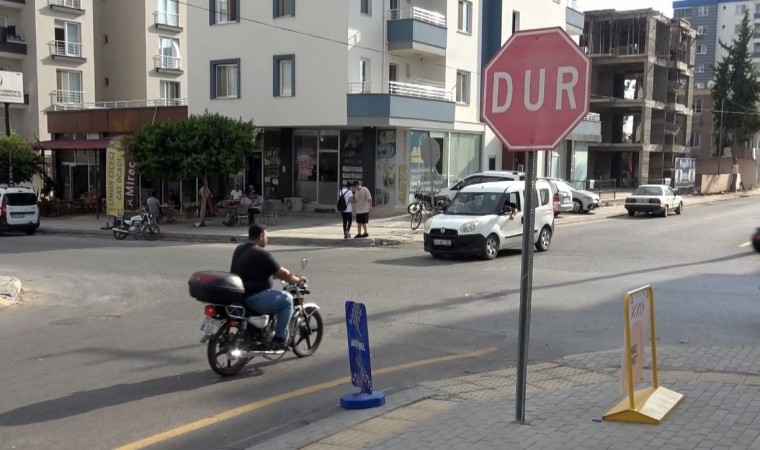 Aynı yerde kaza anları kamerada: Dur tabelasına uyulmayınca sürekli kaza oluyor