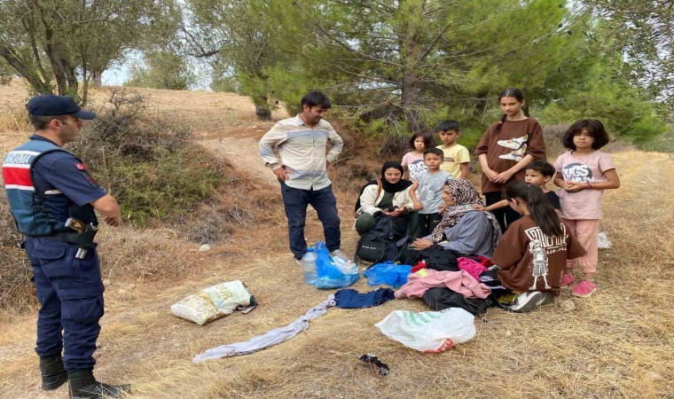 Ayvacıkta 22 kaçak göçmen ile 5 organizatör yakalandı