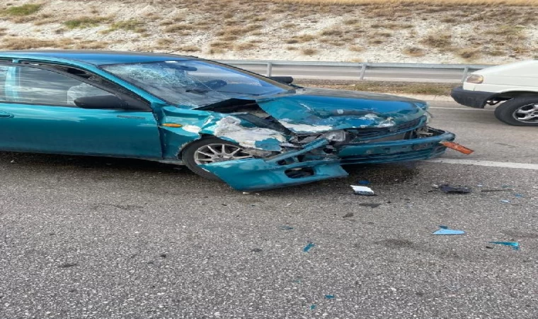 Babasının otomobilini sollamak isterken kazaya neden oldu: 6 yaralı