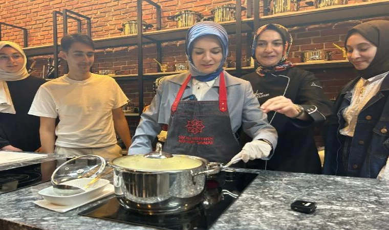 Bakan Göktaş, öğrenciler ile mutfağa girip yemek yaptı