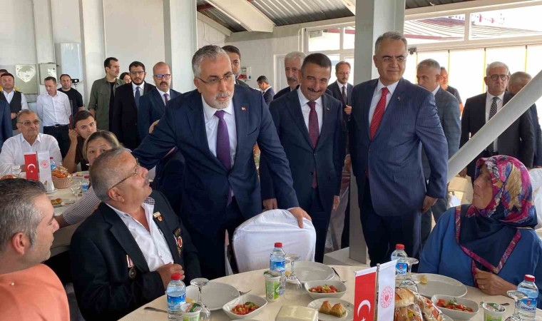 Bakan Işıkhan: Huzur ve güven içerisinde yaşayabiliyorsak şehitlerimiz ve gazilerimizin cesaretleri sayesindedir