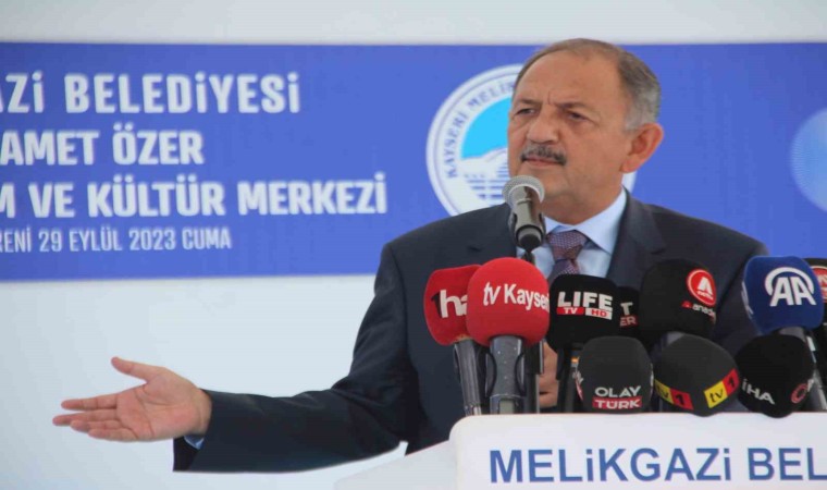 Bakan Özhaseki: 1 milyon 900 bin vatandaşımız evlerinin dışında