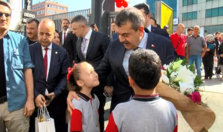 Bakan Tekin: Üç katı fiyatla okullarımıza su satan belediyeler var