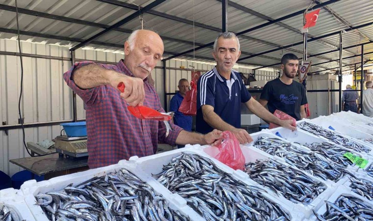 Balık tezgahları beklenen ilgiyi görmedi