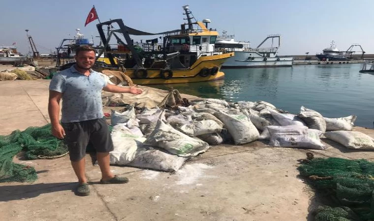 Balıkçıların ağına pirinç dolu 65 çuval takıldı