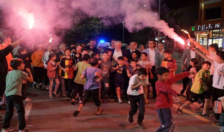 Başkan Başdeğirmene mahalle ziyaretinde coşkulu karşılama