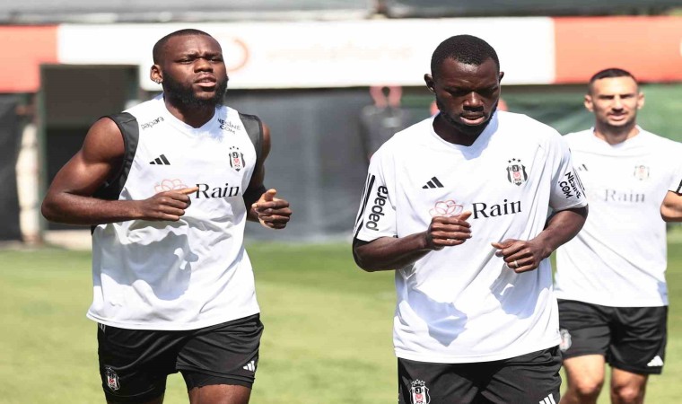 Beşiktaşta Aboubakar takımdan ayrı düz koşu yaptı