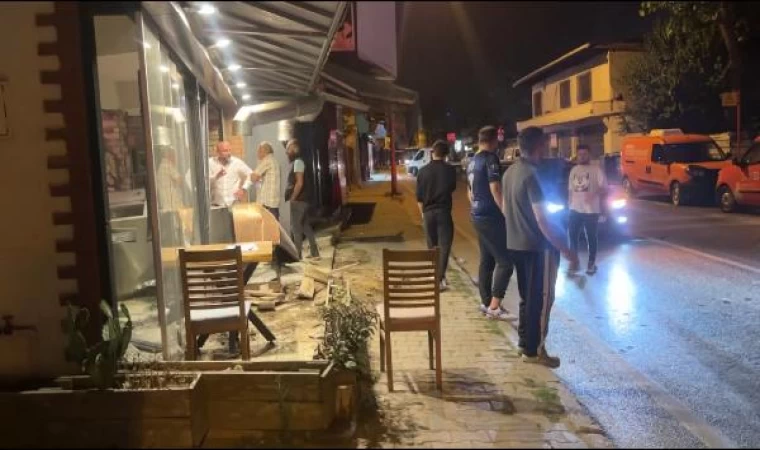 Beykoz’da hafif ticari araç kafeye girdi