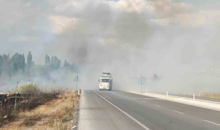 Beyşehirde anız yangınları kazalara davetiye çıkarıyor