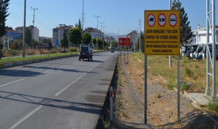 Beyşehirin giriş ve çıkışlarındaki görünür noktalara uyarı levhaları yerleştirildi