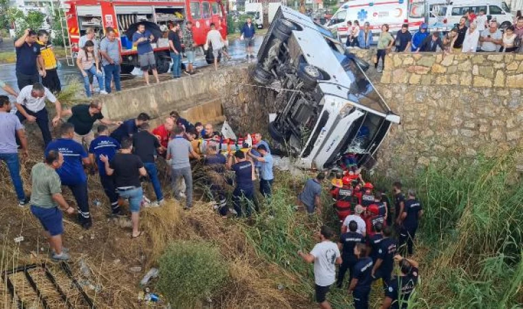 Bodrum’da, midibüs dere yatağına uçtu; 23 işçi yaralı