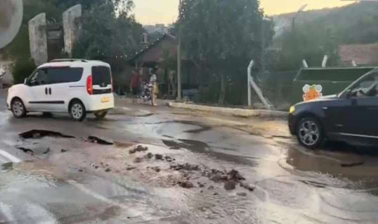 Bodrum’da su isale hattı patladı; yol çöktü, cadde suyla doldu