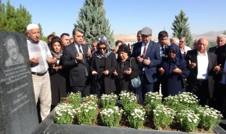 ’Bozkırın Tezenesi’ mezarı başında anıldı