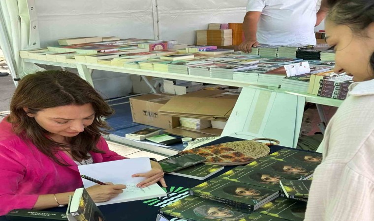 Bu kitap Türk mitolojisinden esinlendi, yapay zeka kullanıldı