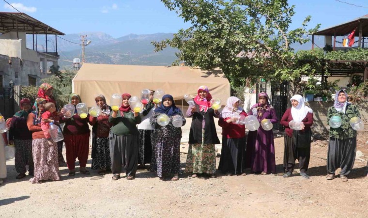 Bulaşıkların tezgahın boyunu geçtiği Hatay Hassada susuzluğa bidonlu tepki