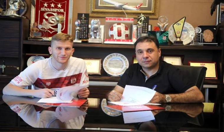 Burak Kapacak, Sivasspor’a imzayı attı