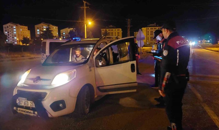 Burdurda polisin şok uygulamasında 2 ruhsatsız silah ele geçirildi