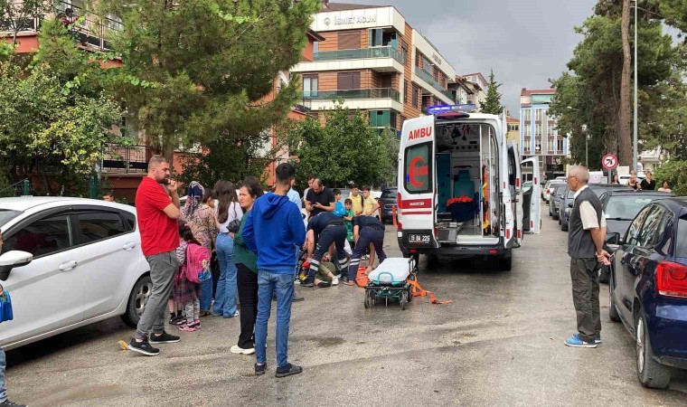 Burdurda yolun karşısına geçmek isteyen yayaya otomobil çarptı