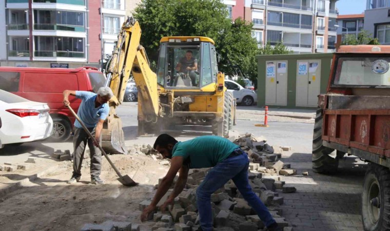 Burhaniye Belediyesi Fen İşleri Müdürlüğü ekipleri aralıksız çalışmaya devam ediyor