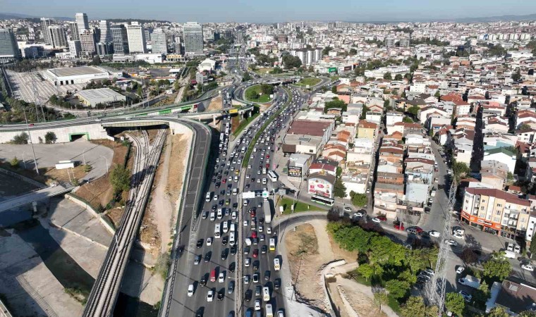 Bursada okulların ilk günü trafikte yoğunluk yaşanmadı