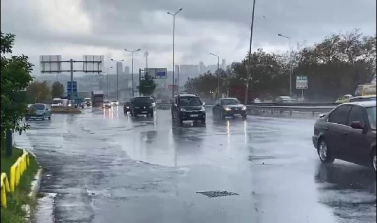 Büyükçekmece’de sağanak yağış etkili oldu