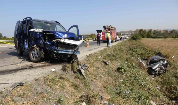 Çanakkalede feci kaza: 2 ölü, 5 yaralı