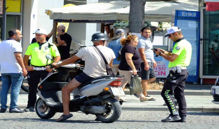 Çanakkalede motosiklet sürücülerine “Kaskınla yol ver hayata” sloganıyla denetim gerçekleştirildi