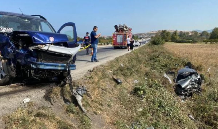 Çanakkale’de otomobiller çarpıştı: 2 ölü, 5 yaralı