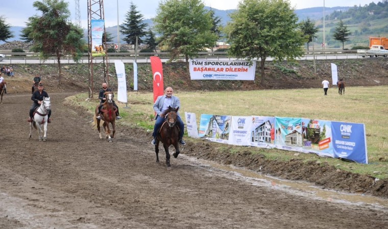 Canik atları dörtnala koştu