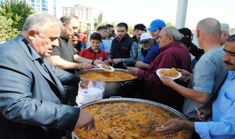 ÇESOB 10 bin kişiye ahilik pilavı ikram etti