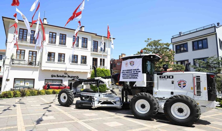 Çevre Şehircilik ve İklim Değişiklik Bakanlığından Şileye Greyder Hizmet Aracı hibe edildi