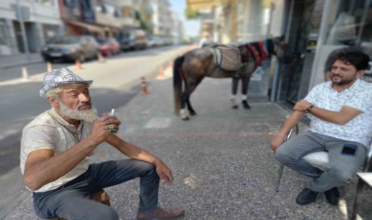 Cezalardan yılmayan atlı kovboy yeni atıyla sahnede