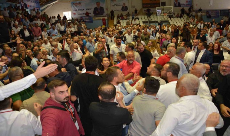 CHP Manisa İl Kongresinde arbede