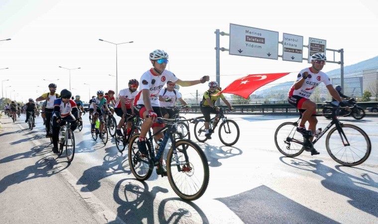 Cumhuriyet için Tophaneden Mudanyaya pedal çevirdiler