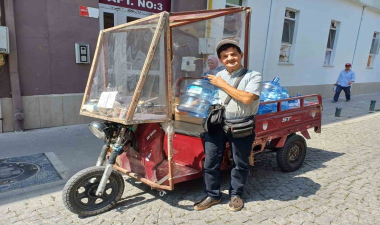 Damacana su dağıtarak sağlıklı kalıyor