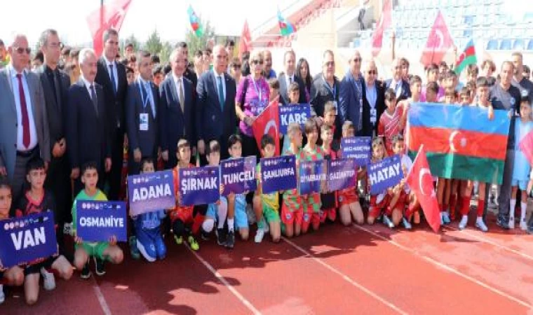 Depremzede çocukların katıldığı ’UYAFA Ağrı Dağı Cup Futbol Turnuvası’ başladı