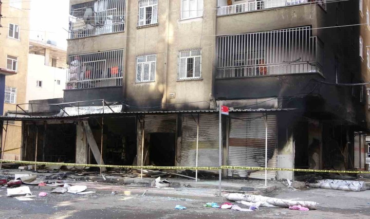 Diyarbakırda tekstil dükkanında patlama: 25 kişi dumandan etkilendi