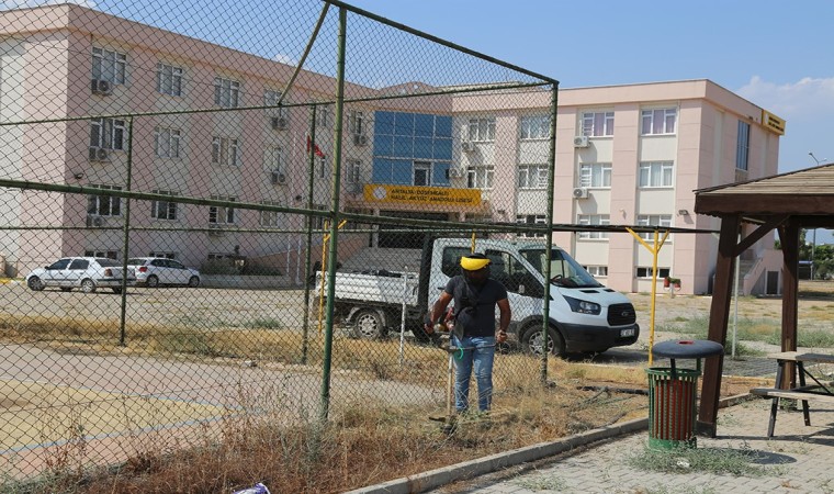 Döşemealtı Belediyesinden okul bahçelerine bakım