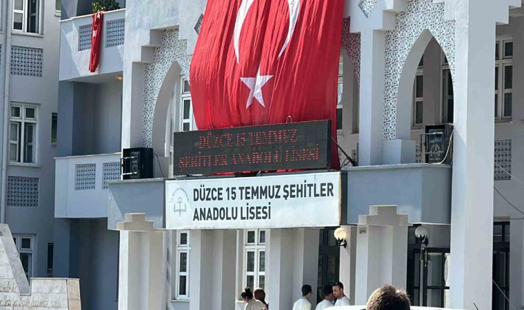 Düzce Lisesinde tepkiler üzerine yeniden isim değişikliği